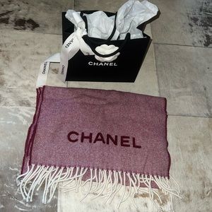 New CHANEL pink cashmere/wool scarf